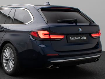 Fahrzeugabbildung BMW 520d xD Luxury Line Kamera HUD DAB HiFi DisplKey