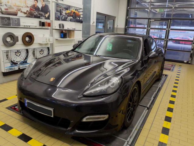 Porsche Panamera GTS Carbon Sport-Abgas Bose PDCC ACC