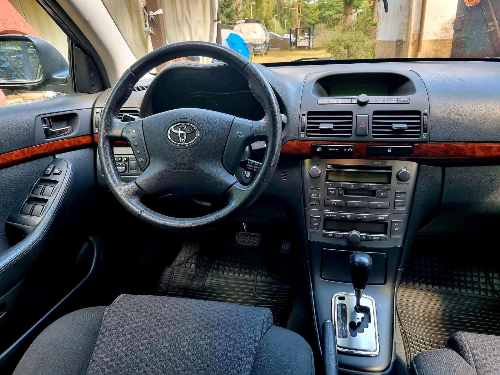 Toyota Avensis 2004 — photo 8