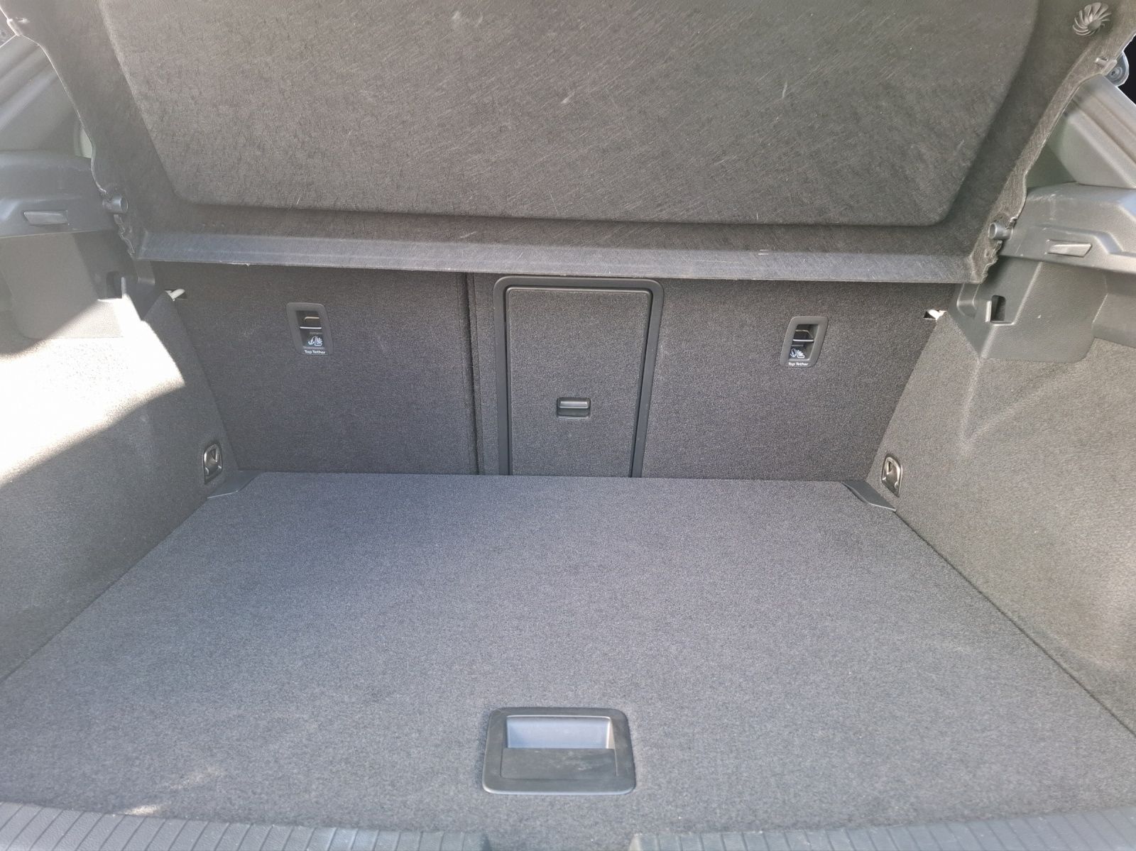 Fahrzeugabbildung Volkswagen T-Roc Sport DSG STH AHK Navi ACC Kamera