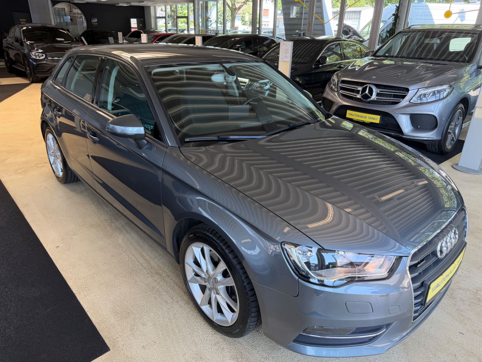 Fahrzeugabbildung Audi A3 Sportback 2.0 TDI attraction quattro