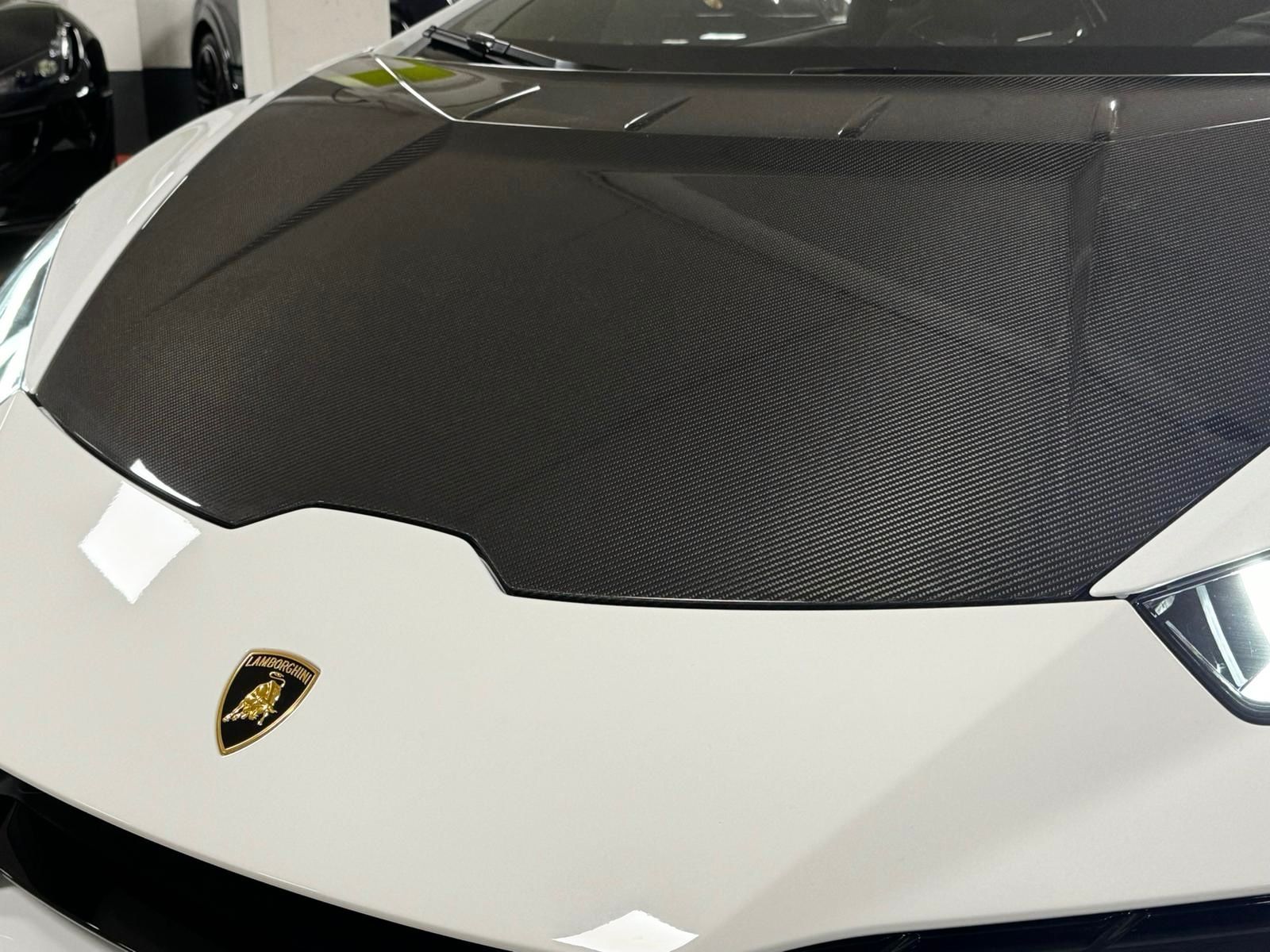 Fahrzeugabbildung Lamborghini HURACAN TECNICA CARBON EXT&INT SENSONUM FULLOPT!