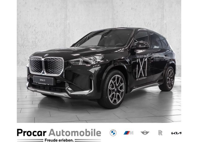 BMW iX1 xDrive30 xLine PANO ACC RFK NAVI DA+