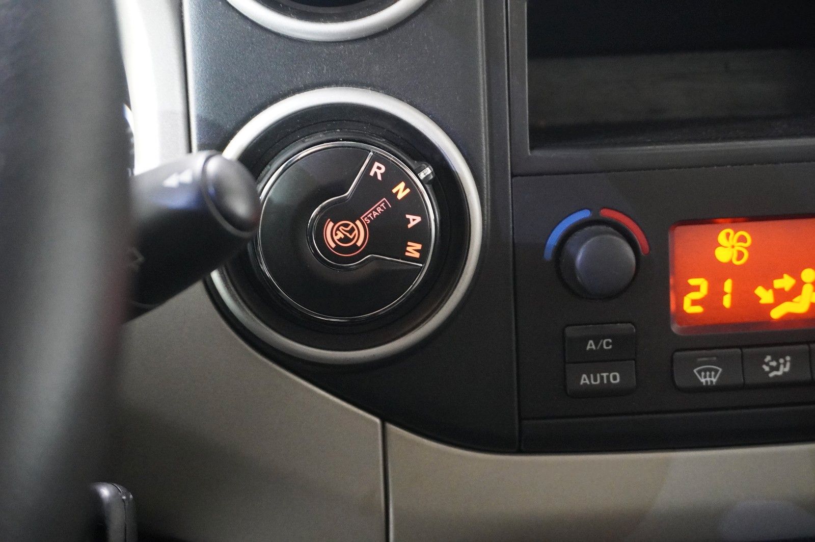 Fahrzeugabbildung Citroën Berlingo Kombi 1.6 HDI SELECTION 5-SITZ KLIMA/SH
