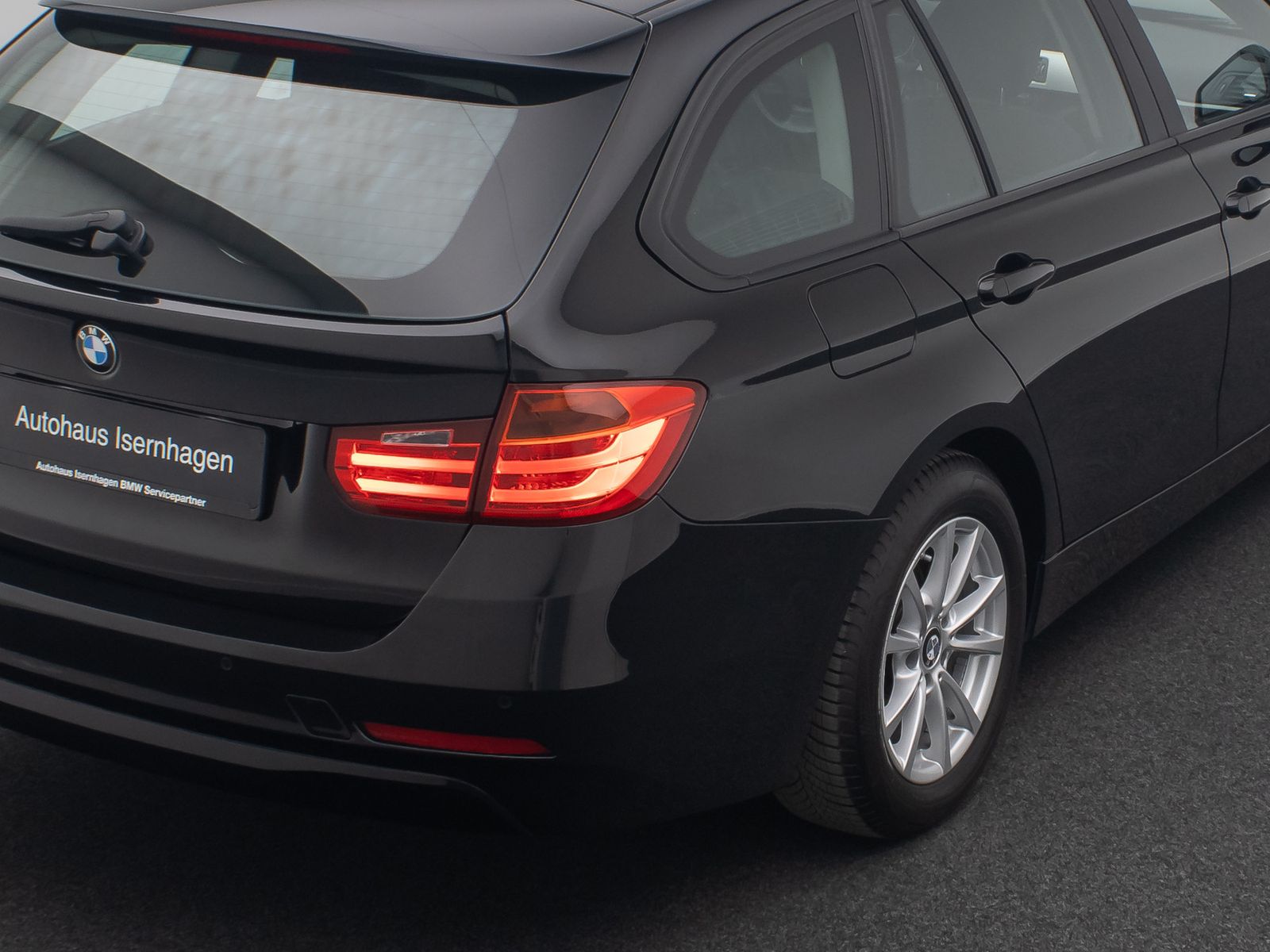 Fahrzeugabbildung BMW 318d GeschwindigReg AHK PDC Lordos NaviBusiness