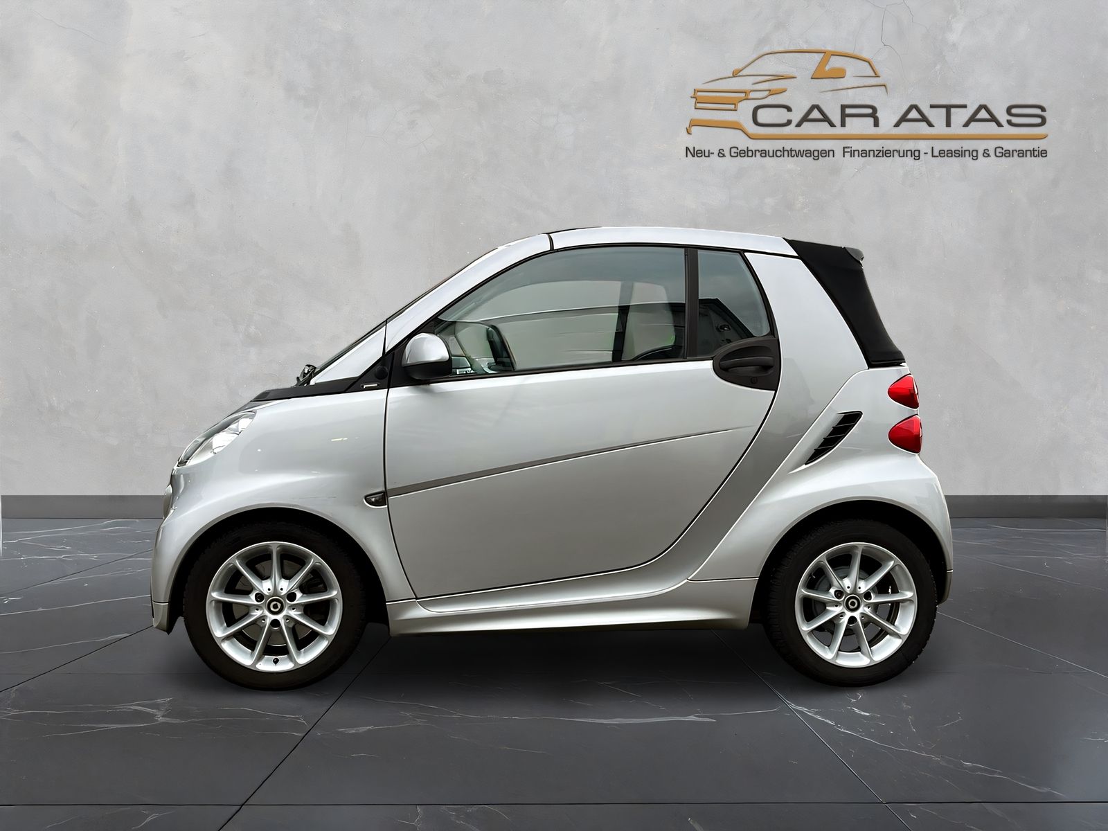 Fahrzeugabbildung Smart ForTwo Cabrio MHd AUT. KLIMAAUT. SITZHEIZUNG