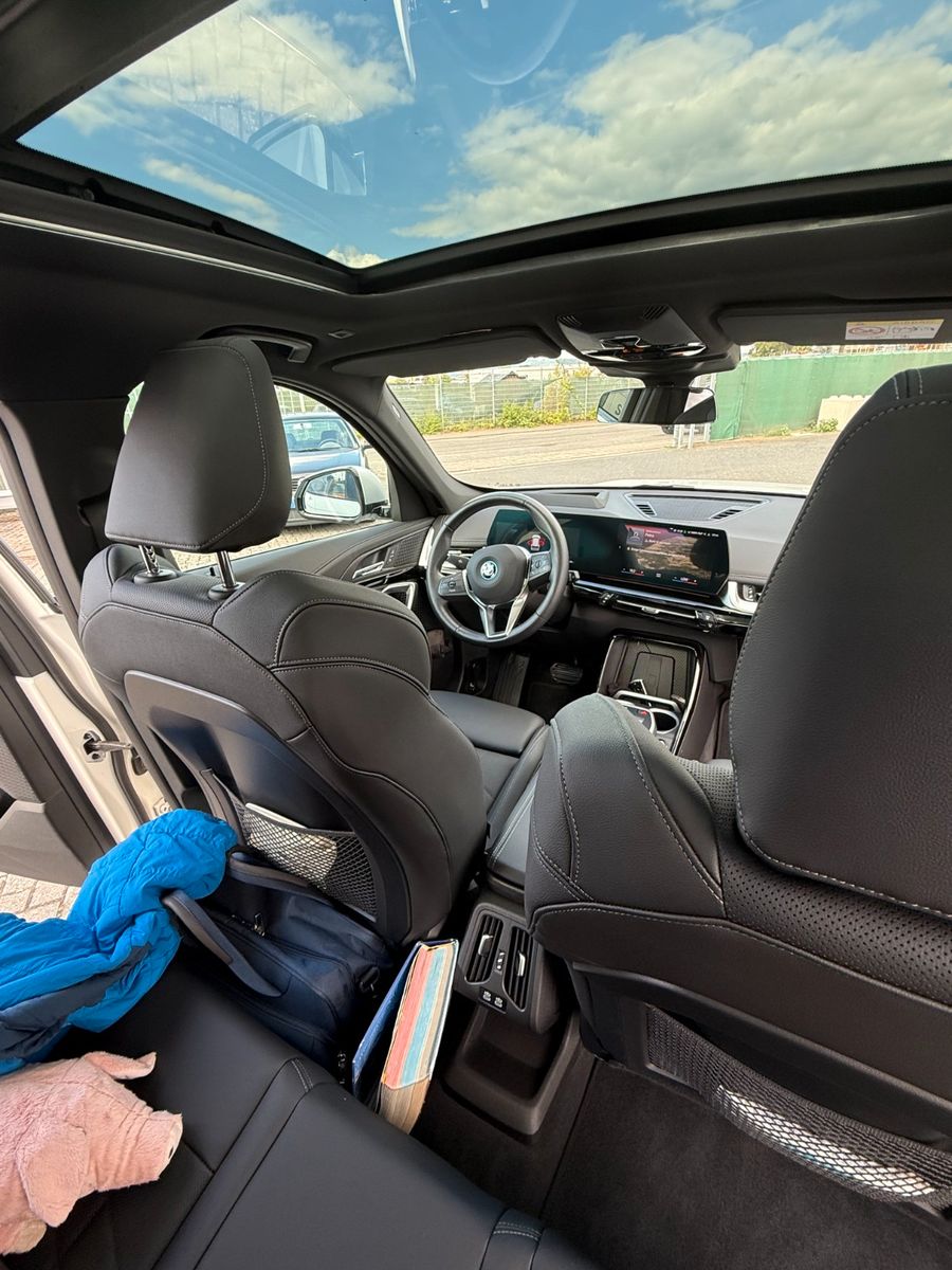 BMW iX1 30 xDRIVE xLINE PANO 19 LEDER AHK LED foto 15