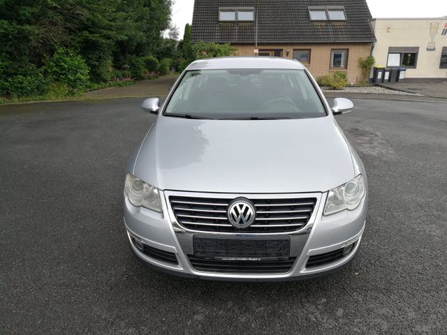 Volkswagen Passat Lim. Highline*KLIMAUTIMATIK*TEILLLEDER*