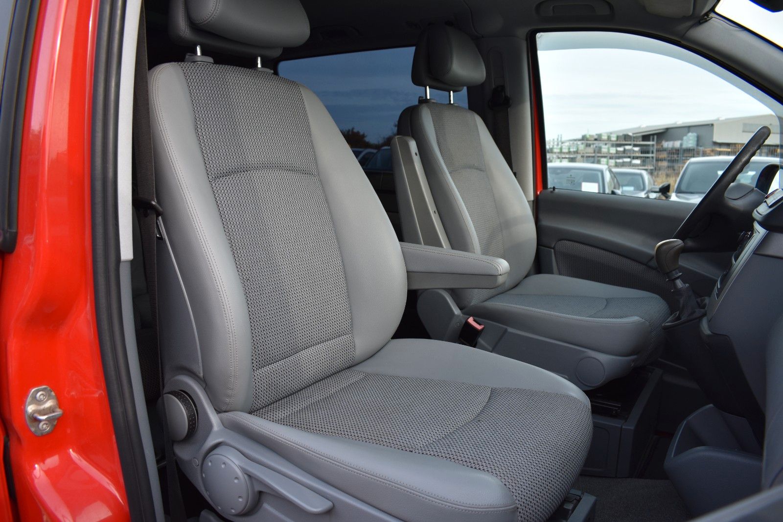 Fahrzeugabbildung Mercedes-Benz Viano 2.2 CDI extralang KLIMA/PDC/AHK/6 Sitze