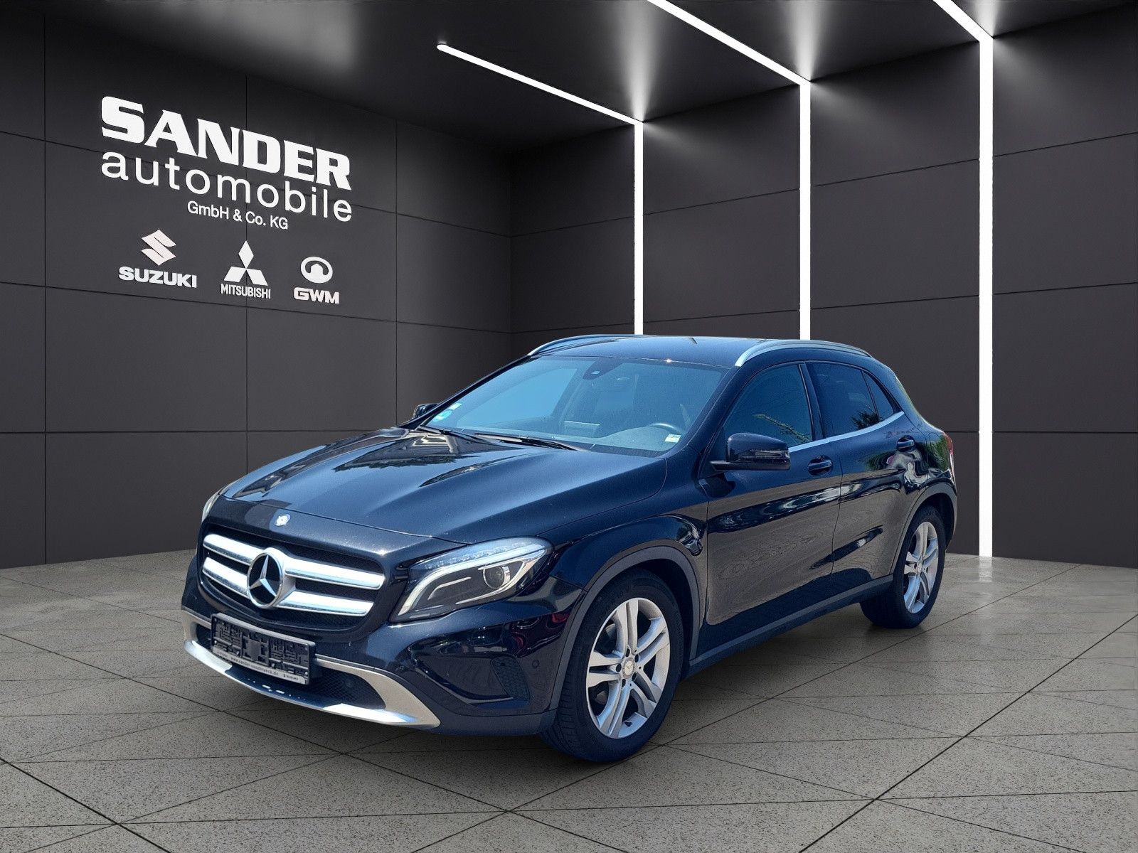 MERCEDES-BENZ GLA 180 Urban -XENON/S+W.Räder/el.Heckklappe/Nav