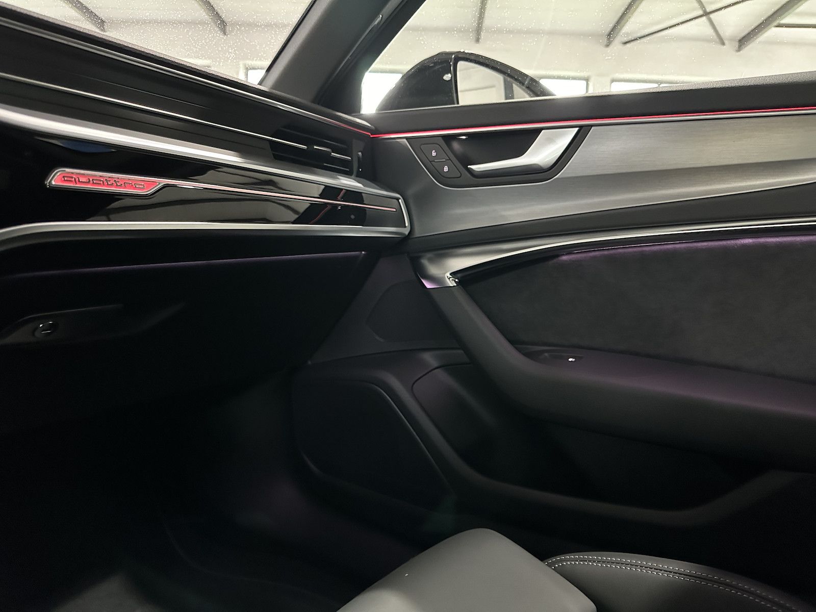 Fahrzeugabbildung Audi A6 Avant 45 TFSI quattro S line/Leder/Pano/´21/