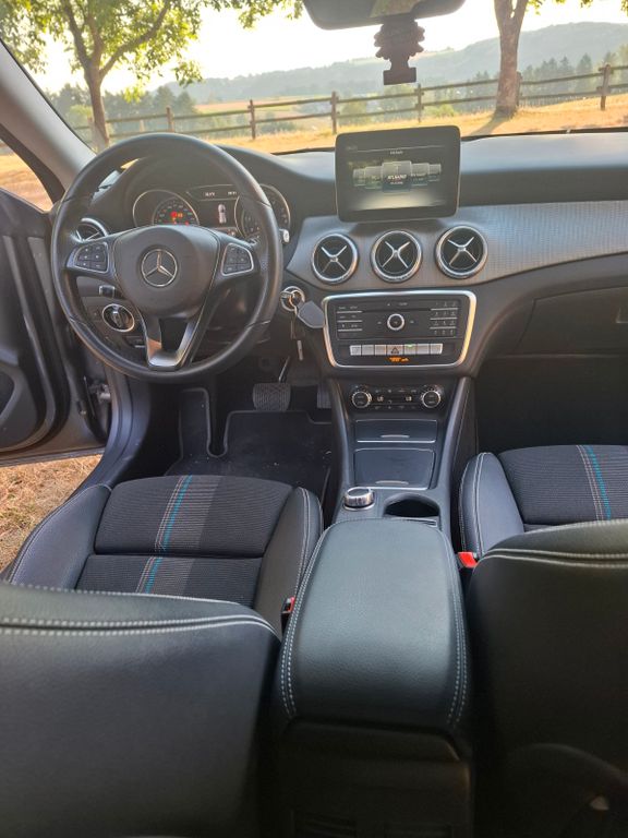 Image of Mercedes-Benz CLA 220