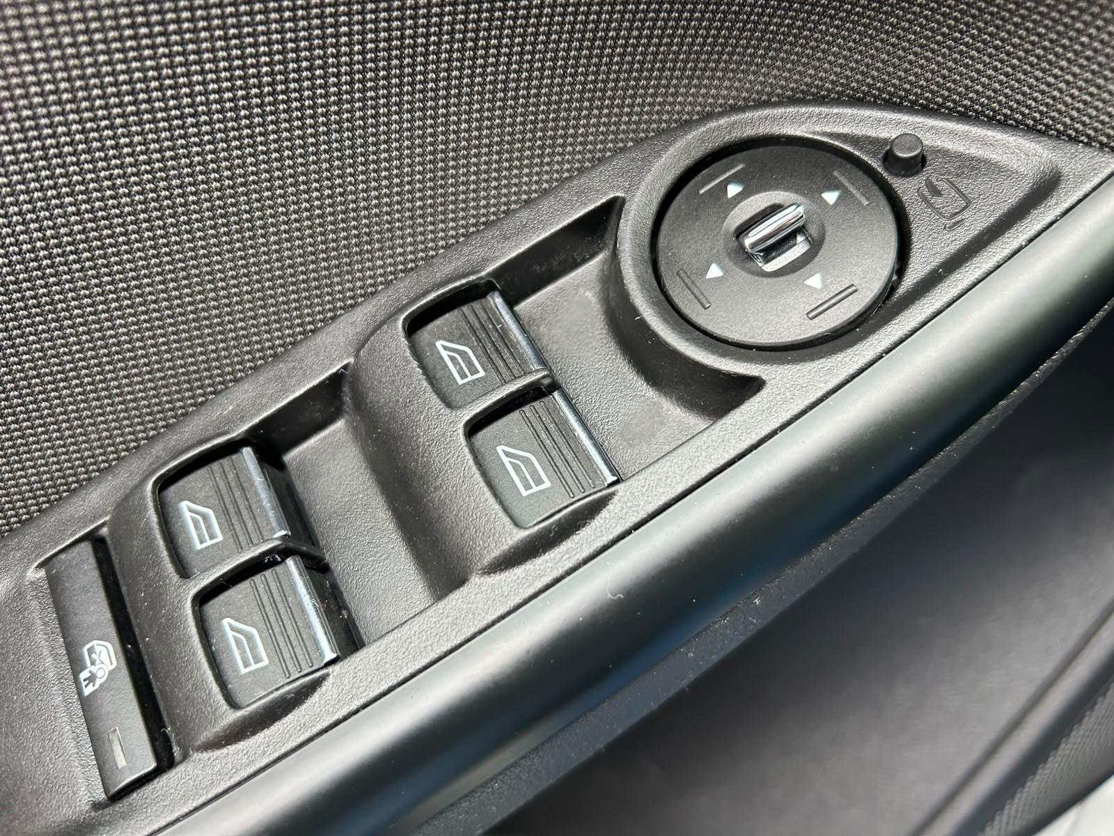 Ford Focus 2012 — photo 21