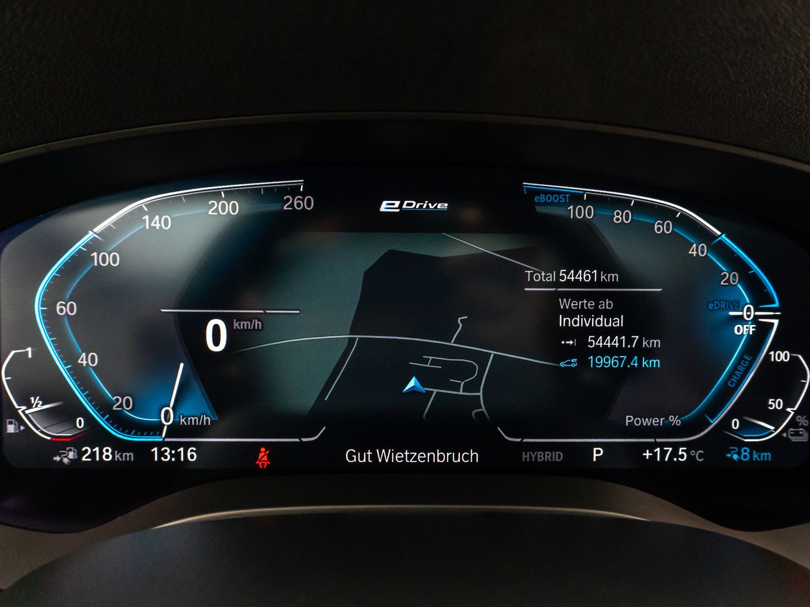 Fahrzeugabbildung BMW 530e xD Panorama DAB CockPitPro Alarm PDC 19Zoll