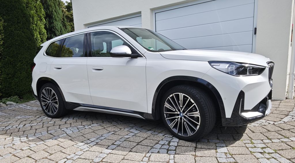 Image of BMW iX1