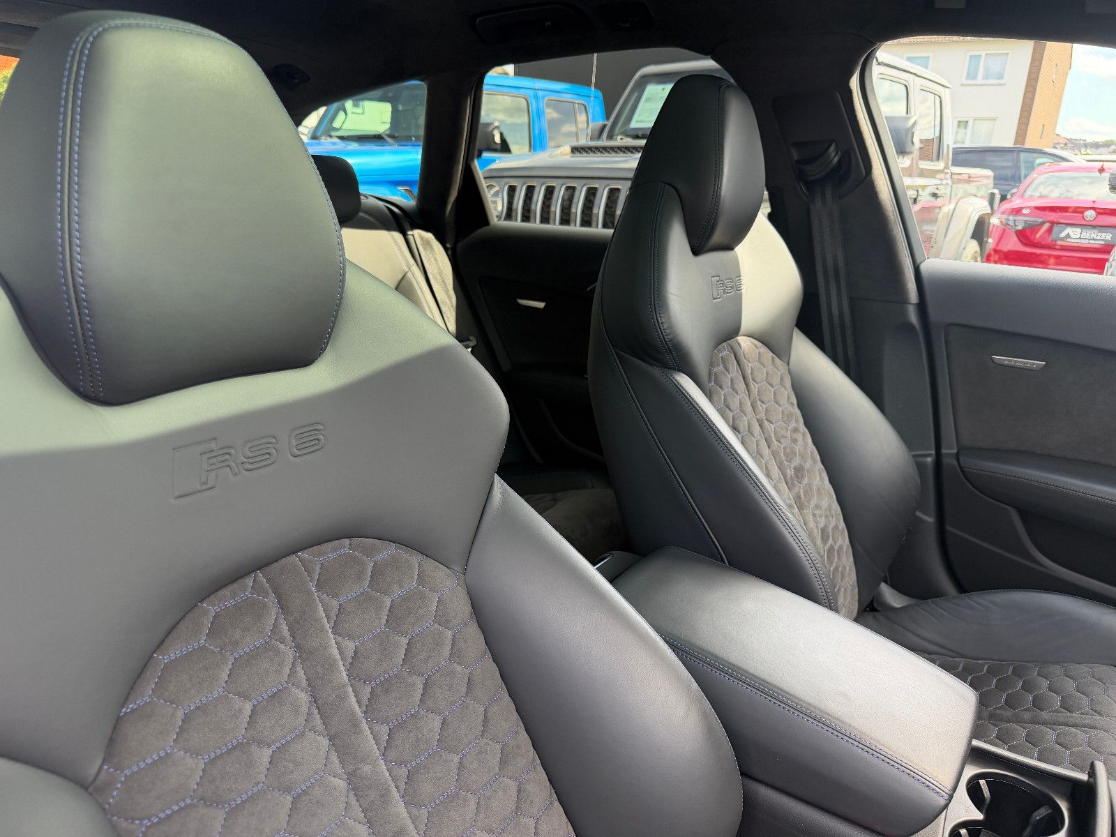 Fahrzeugabbildung Audi RS 6 Avant 4.0 TFSI/ performance/NOGARO- 1-150