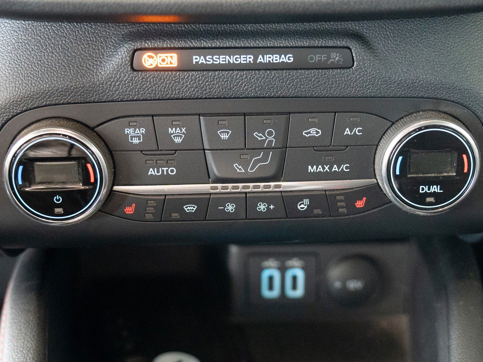 Fahrzeugabbildung Ford Kuga Plug-In Hybrid ST-Line AUTOM./WINTER-P./DAB