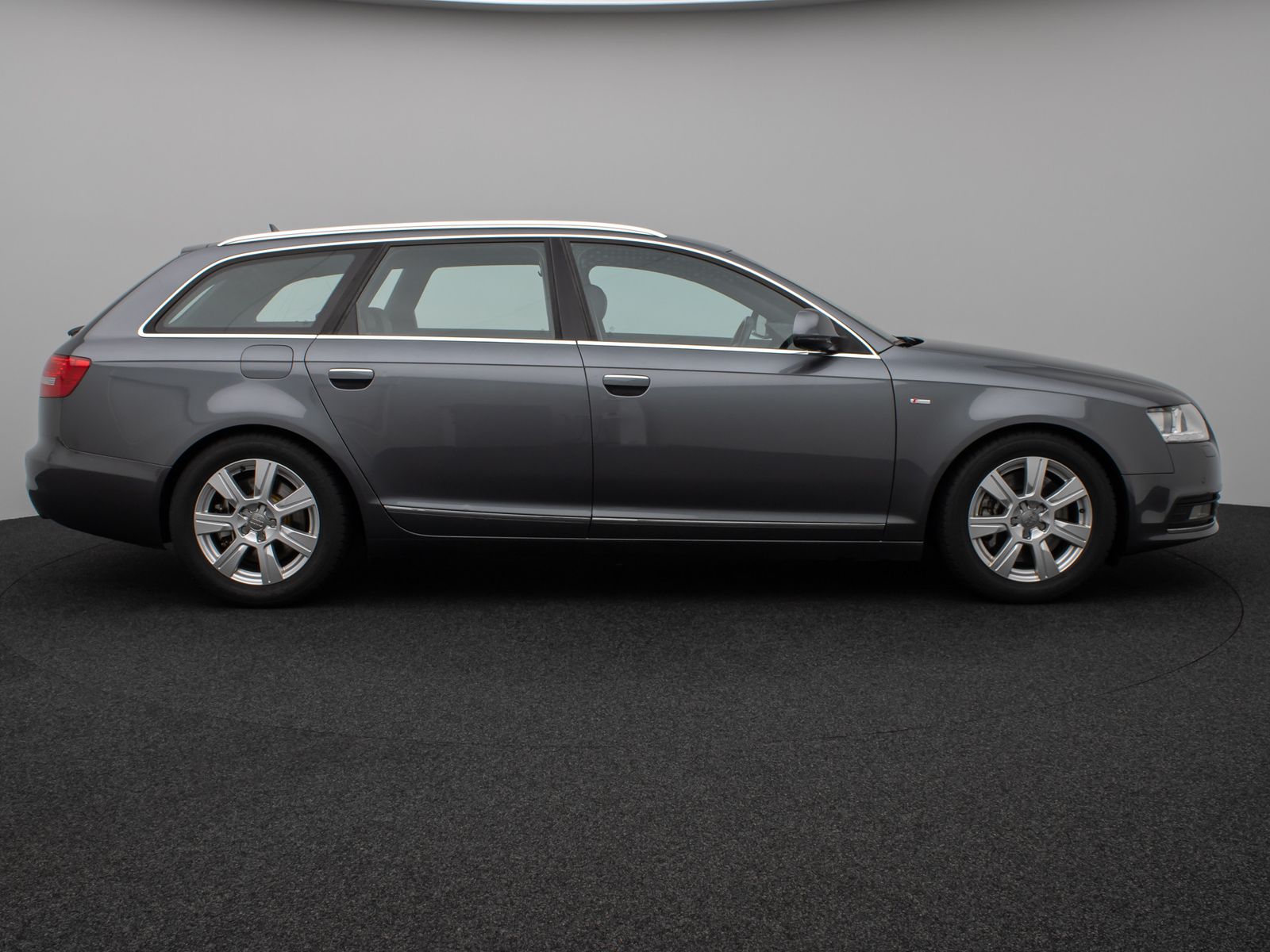 Fahrzeugabbildung Audi A6 Avant 2.7 TDI quattro S Line Glasdach Xenon