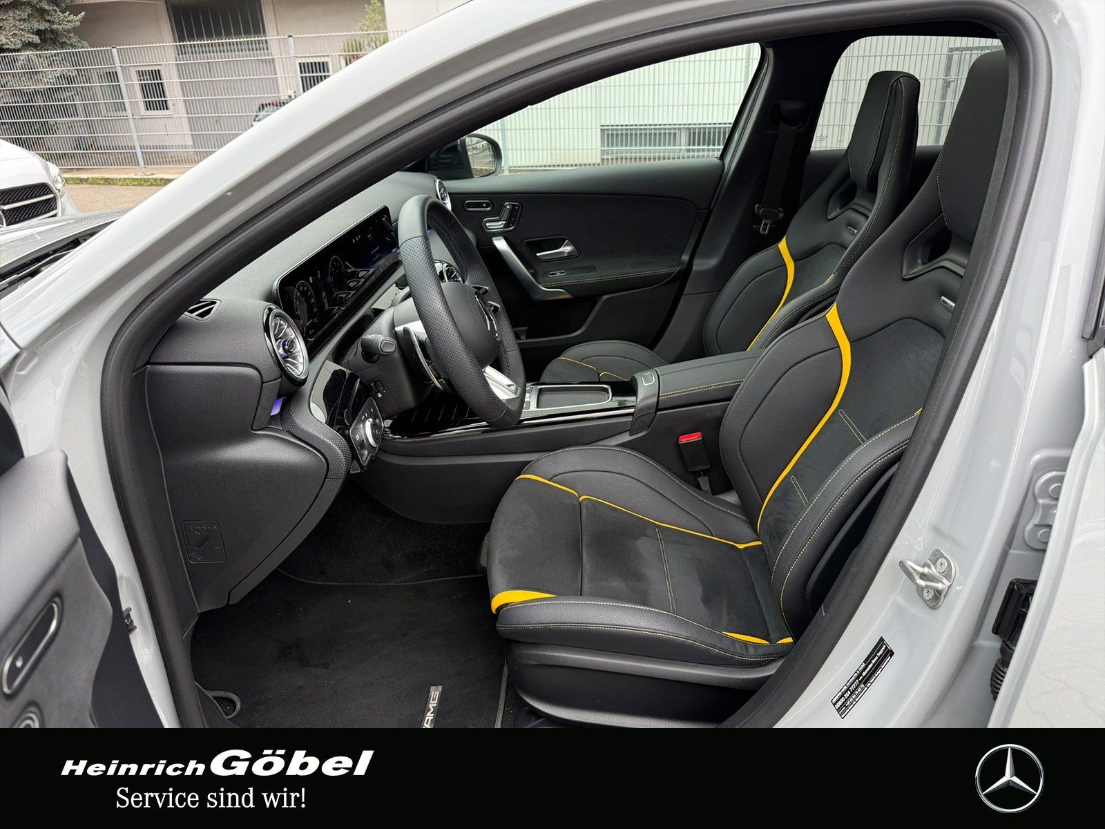 Fahrzeugabbildung Mercedes-Benz AMG A 45 S HEAD-UP*PANO*BURMESTER*PERFORMENCE*