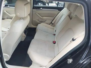 Volkswagen Passat - 8