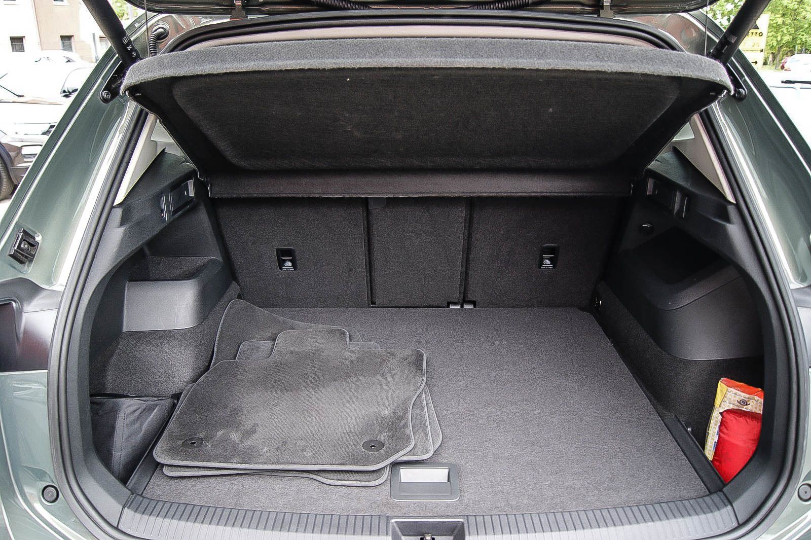 Fahrzeugabbildung Volkswagen Tiguan 1.5 eTSI 110 kW Elegance ANHZV CIPRESSINO