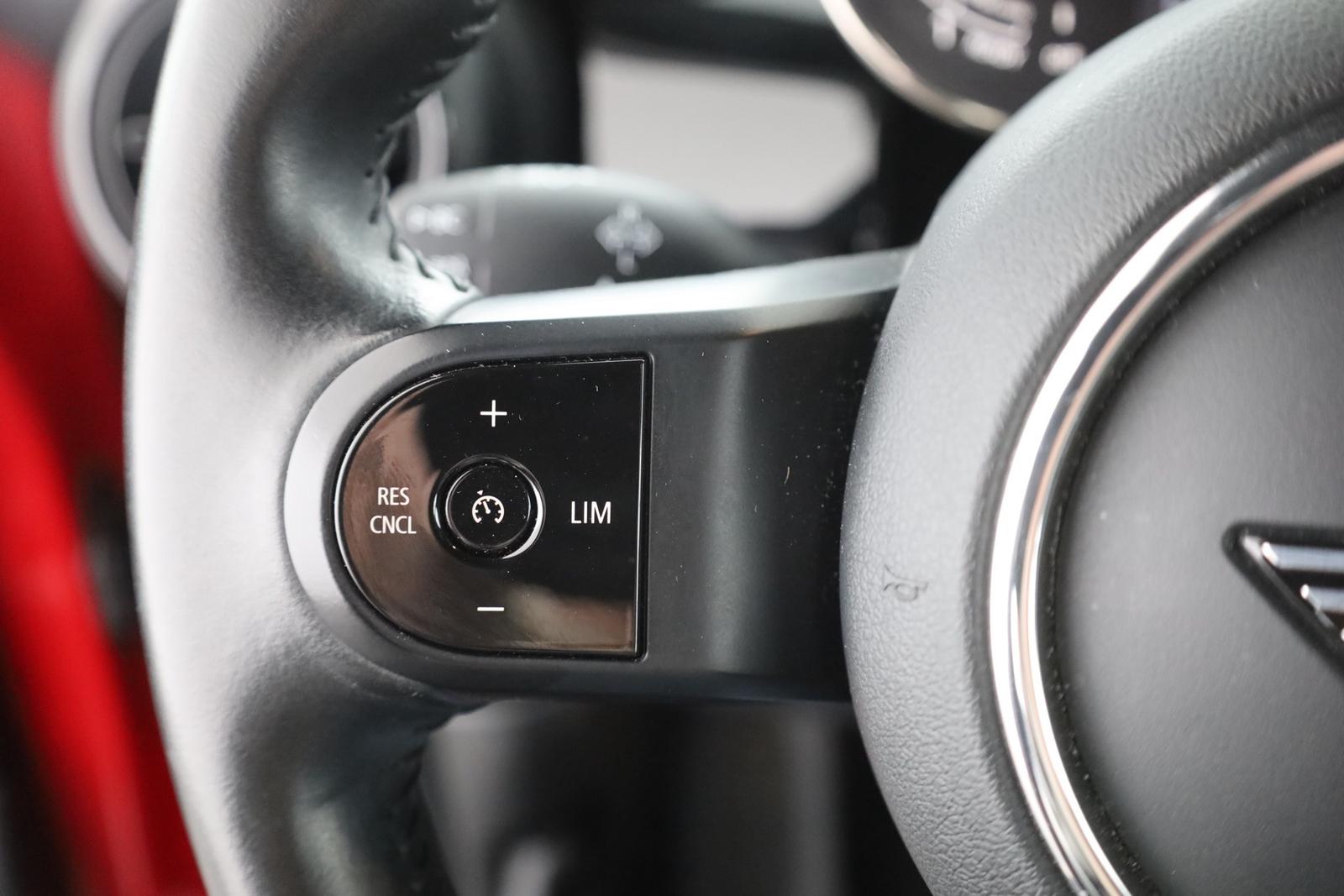 MINI Cooper 1.5 Classic Trim LED Navi Kamera Leder