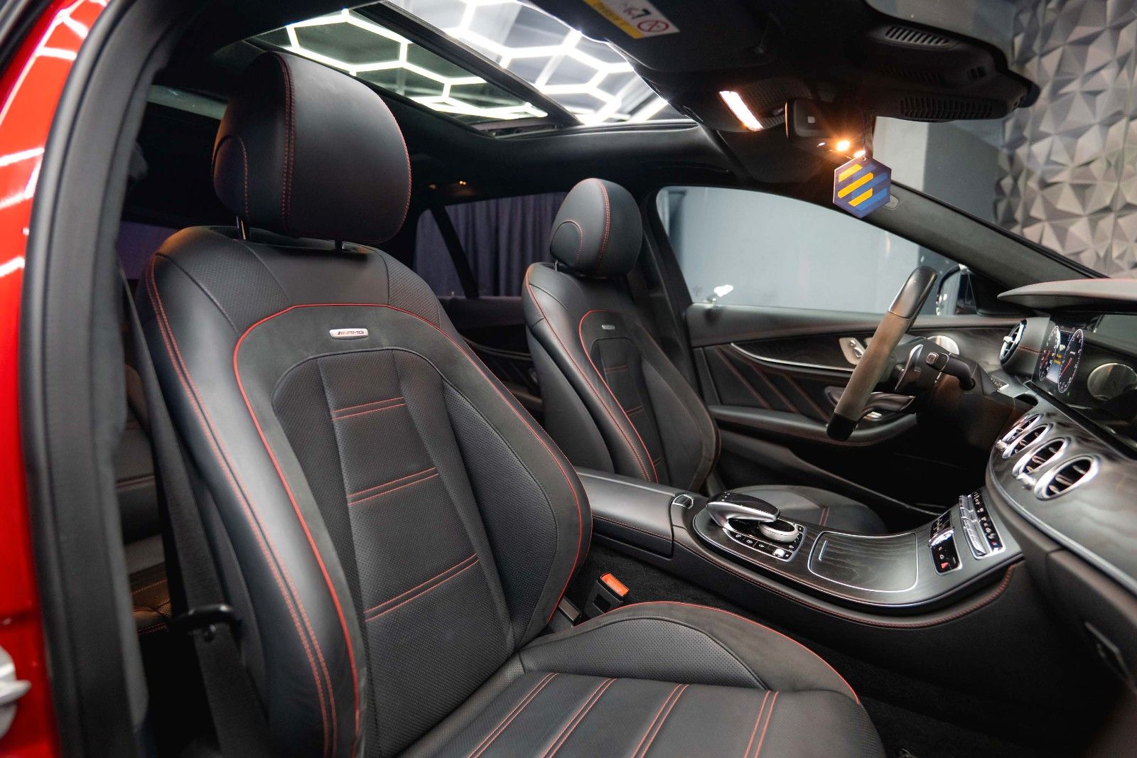 Fahrzeugabbildung Mercedes-Benz E 43 AMG 4Matic Night-Paket *Airmatic*ACC*Pano*