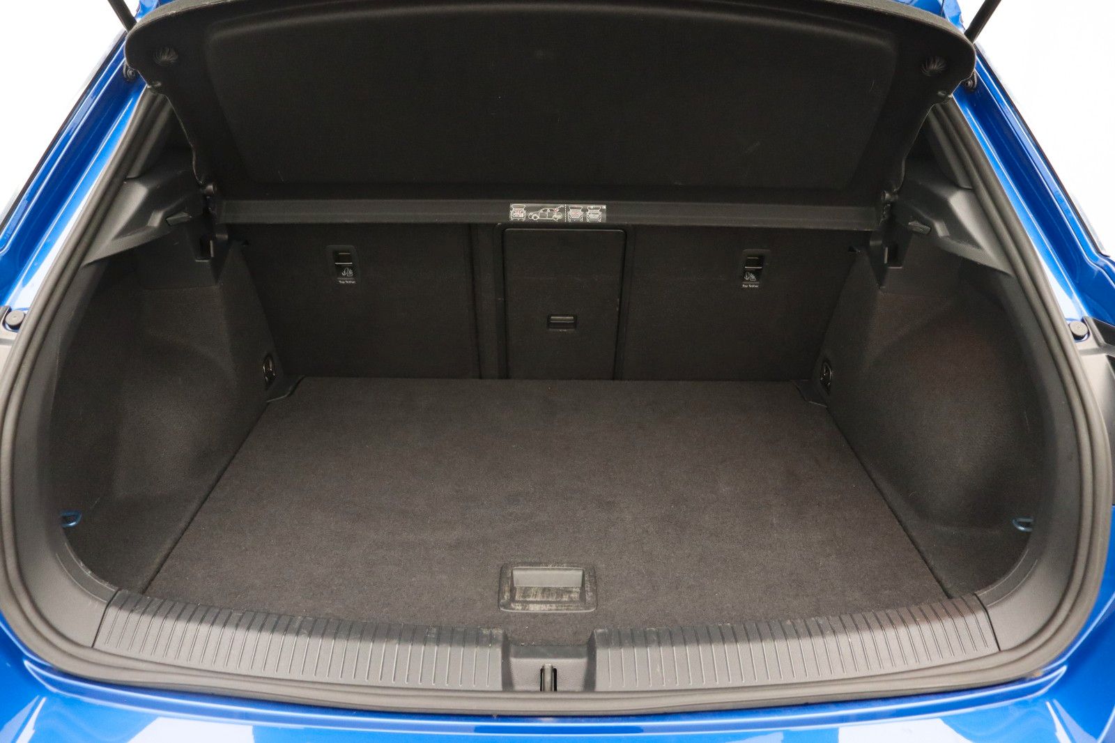 Fahrzeugabbildung Volkswagen T-Roc Sport 4M DCC ACC Panorama Kamera Standhz