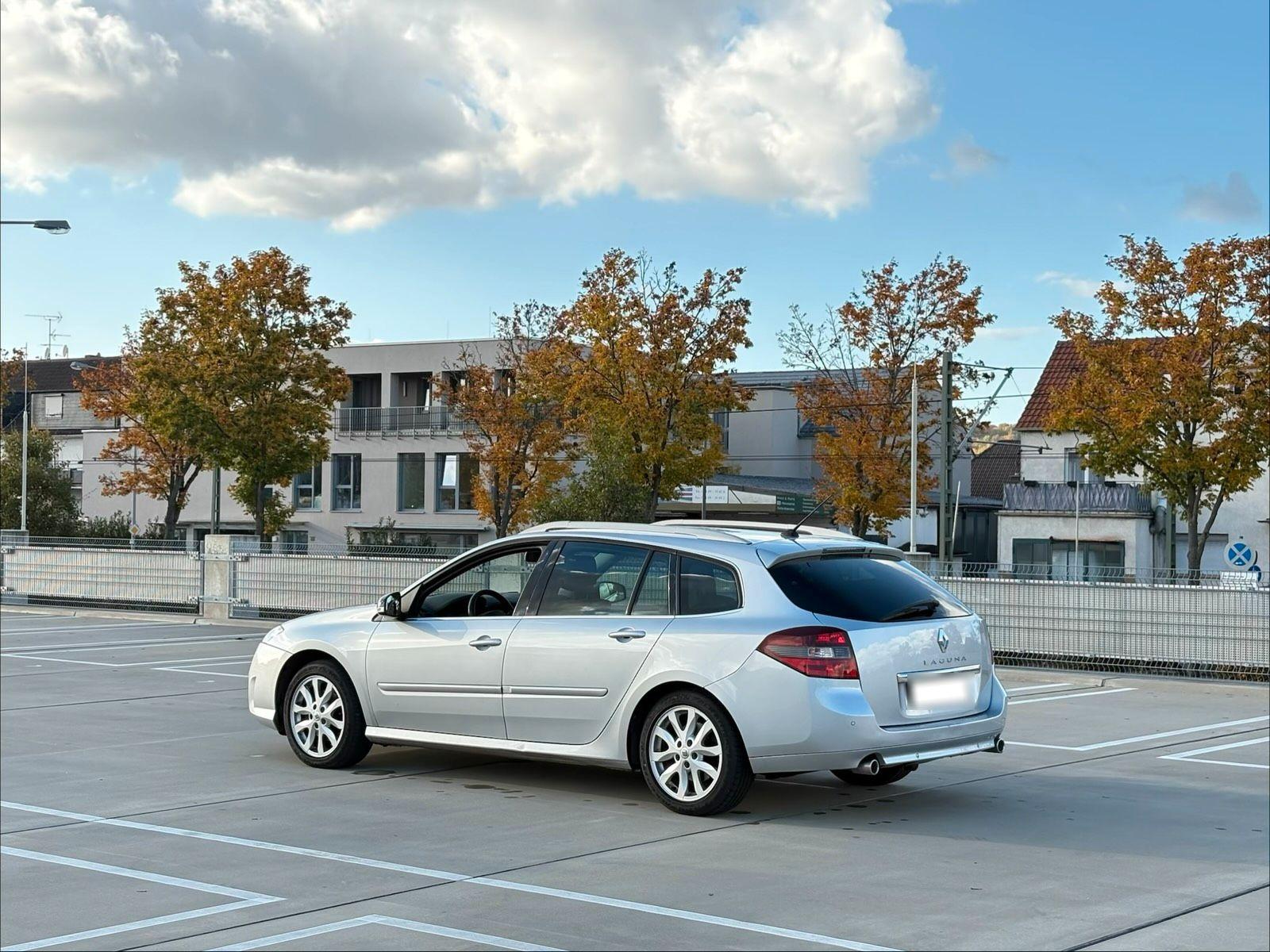 Renault Laguna 2010 — interior