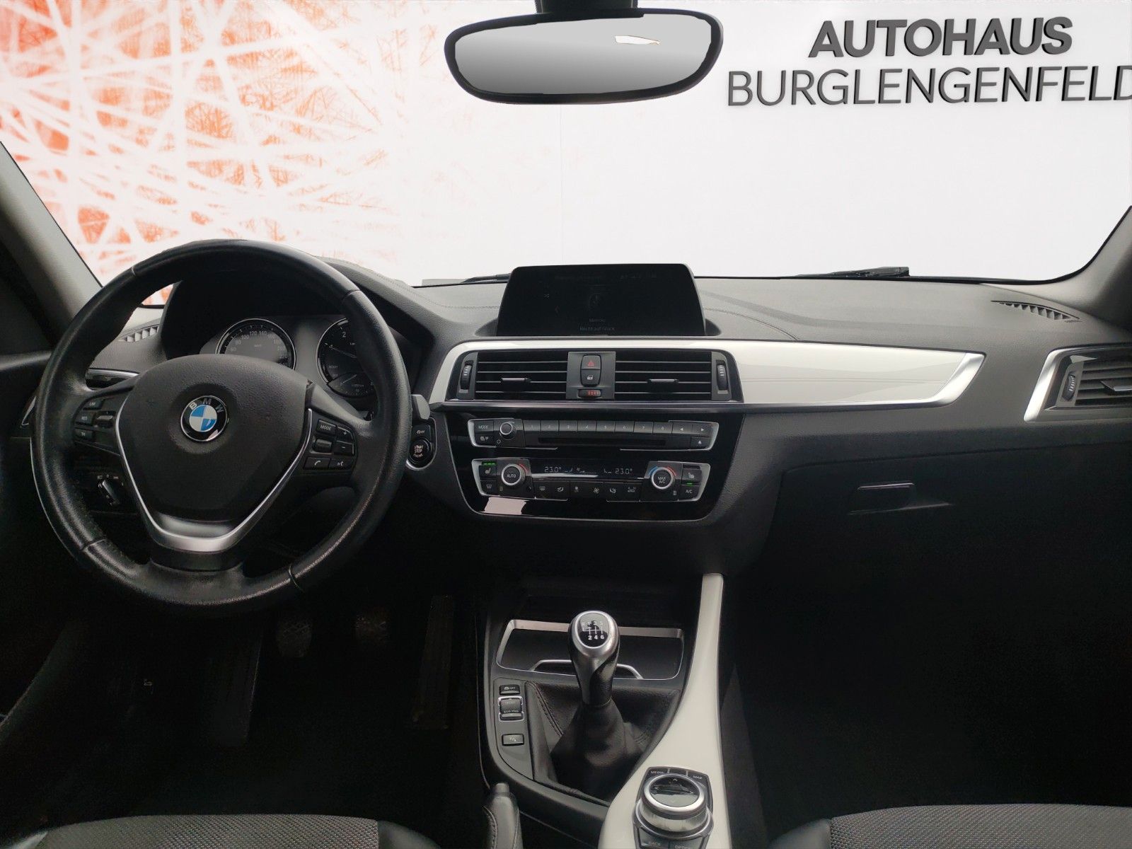 Fahrzeugabbildung BMW 116 d Urban Line ! LED ! PDC ! NAVI !