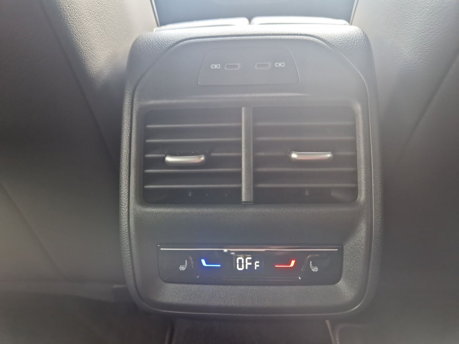 Fahrzeugabbildung Volkswagen Passat eHybrid R-Line Matrix AHK