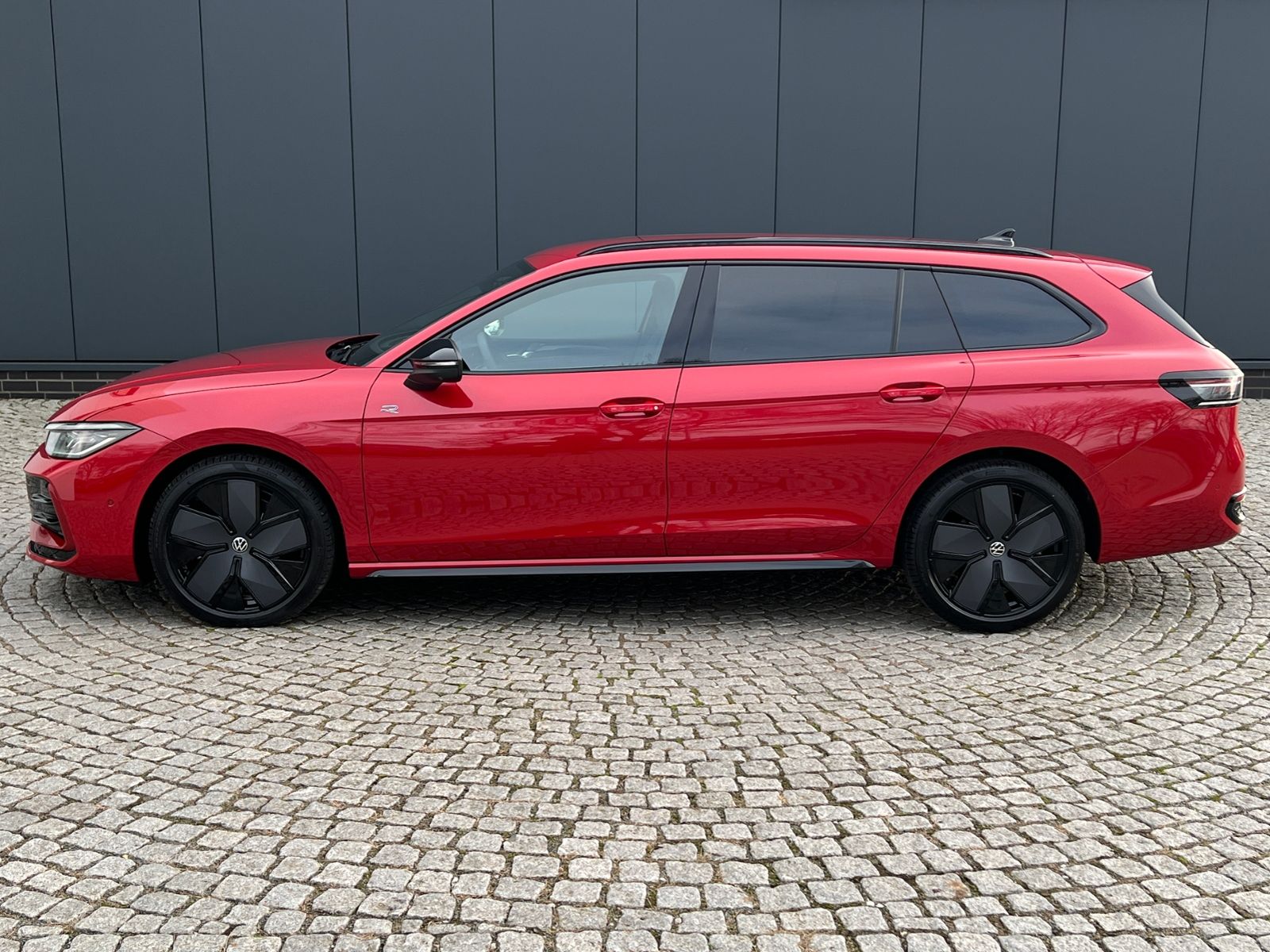 Fahrzeugabbildung Volkswagen Passat Variant R-Line 2.0 TDI DSG 4MOTION *AHK,