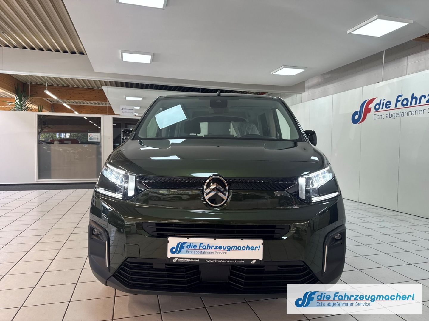 Fahrzeugabbildung Citroën Berlingo Plus Elektro Kombi M LED CarPlay Androi