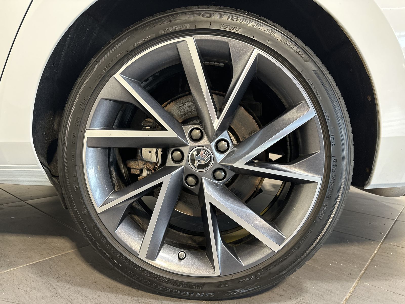 Fahrzeugabbildung SKODA Superb Combi Sportline 4x4 NAV+LED+AHK+360°+19ZO