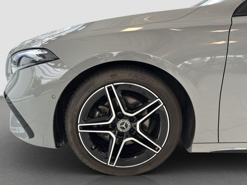 Fahrzeugabbildung Mercedes-Benz A 200 Kompaktlimousine AMG Line*Night Paket*LED