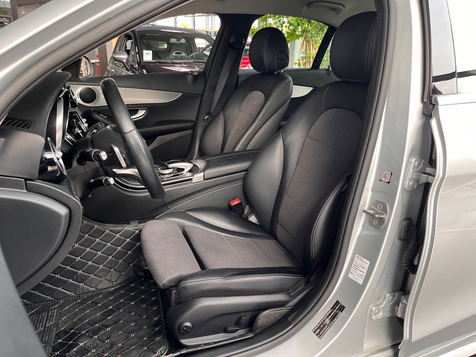 Fahrzeugabbildung Mercedes-Benz C 200 9G-TRONIC AMG Line NAVI LED