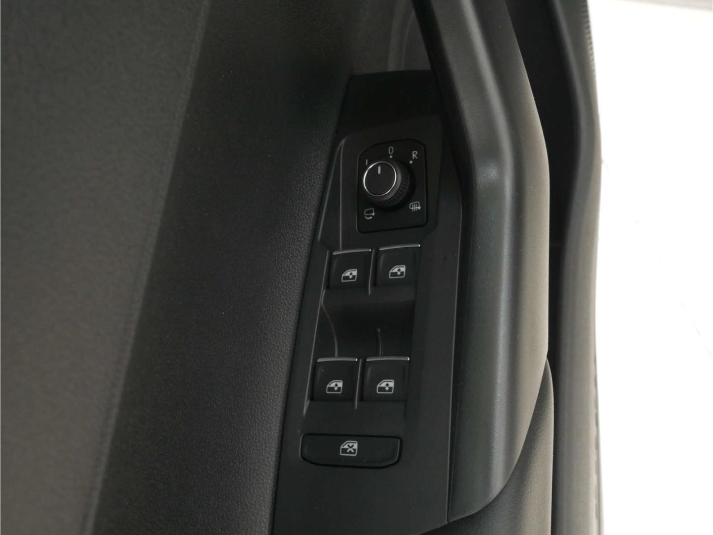 Volkswagen Golf Variant 1.5 eTSI ENERGY DSG NAV/LED/Kamera, миниатюра 17