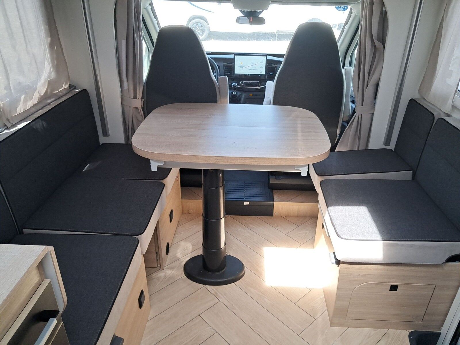 Fahrzeugabbildung Chausson Teilintegriert Titanium Line 650 Solar, Markise