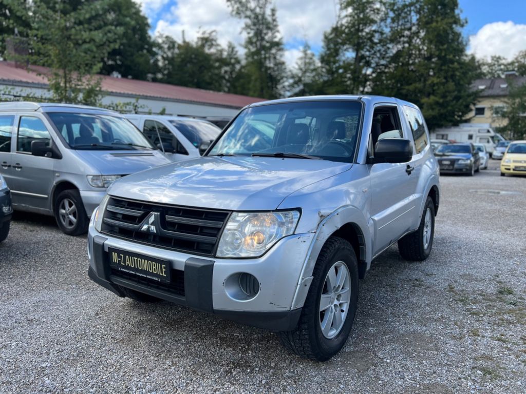 MITSUBISHI Pajero