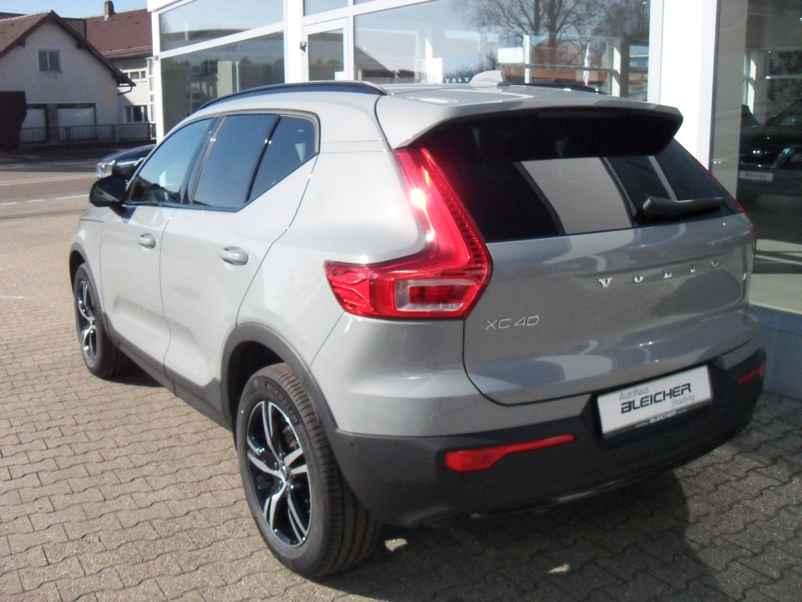 Fahrzeugabbildung Volvo XC 40 B3 Plus Dark | Standheizung | 360°