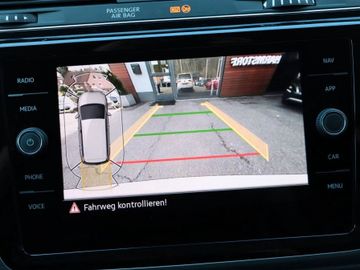 Volkswagen Touran 2.0 DSG R-Line 7-Sitze AHK Kamera