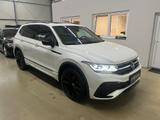 Volkswagen Tiguan Allspace R-Line 4Motion 360°Kamera/PANO - Volkswagen Tiguan Allspace mit Diesel-Antrieb: Automatik