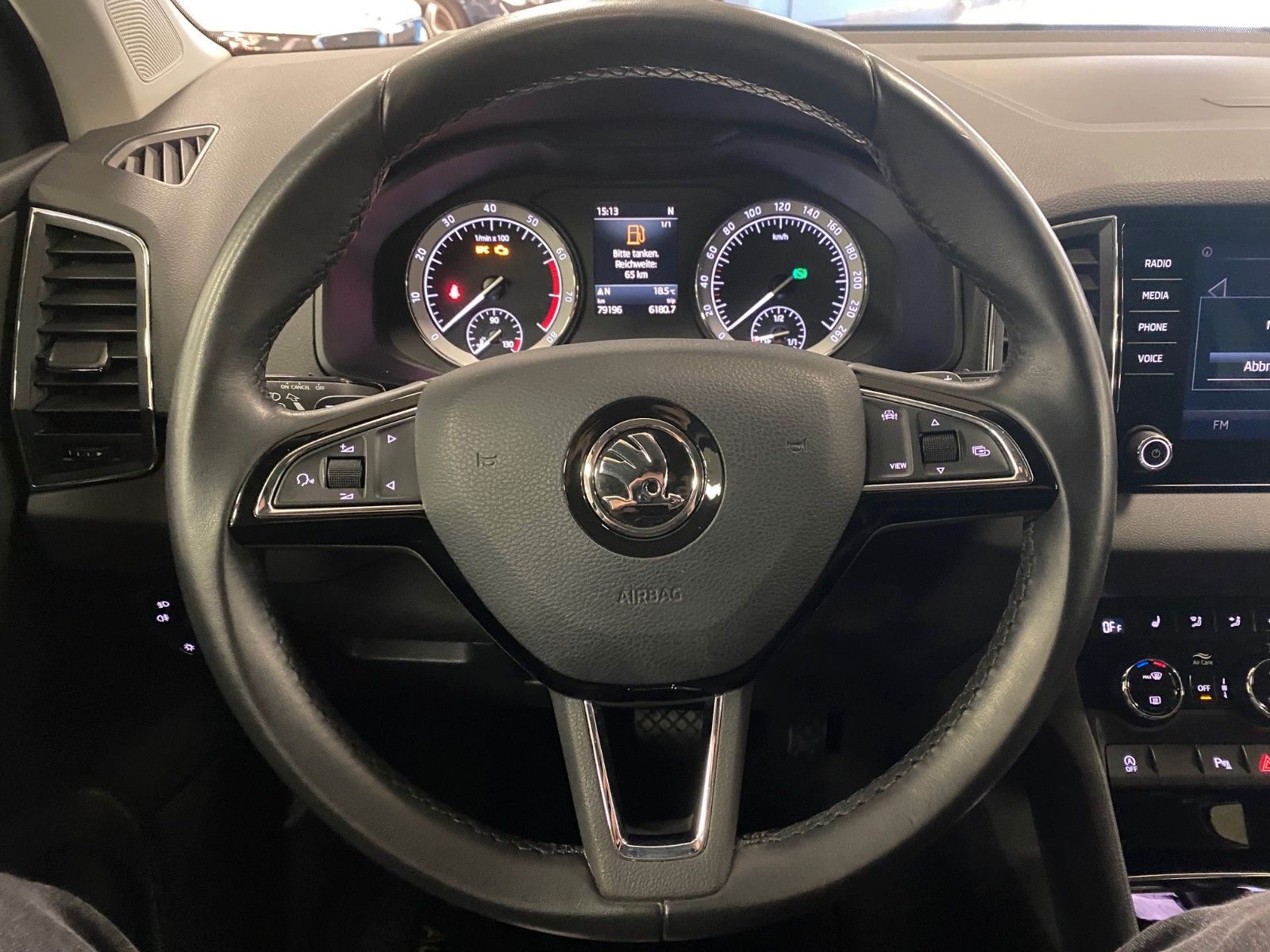 Fahrzeugabbildung SKODA Karoq 1.5 TSI ACT DSG Style+NAVI+ALLWETTER+KAMER