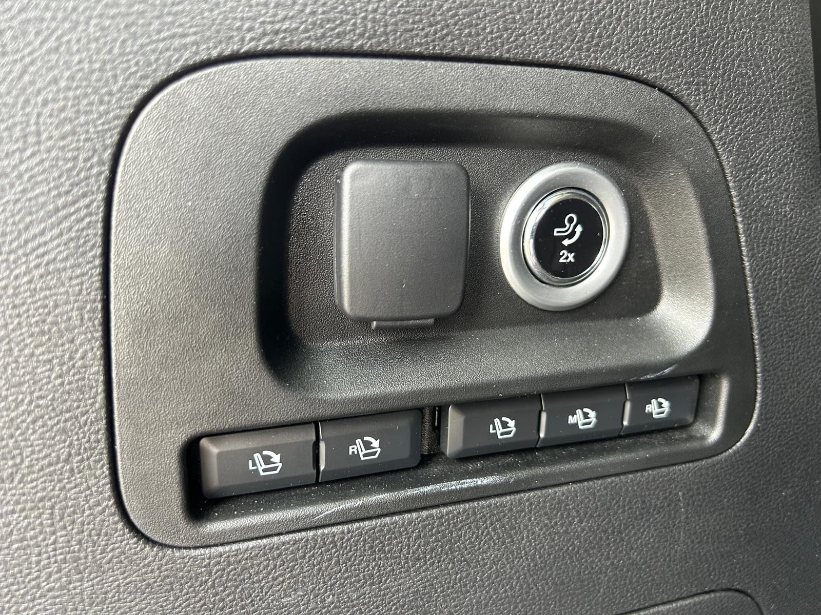 Fahrzeugabbildung Ford S-Max Titanium°7 Sitzer°Automatik°AHK°Kamera°Nav