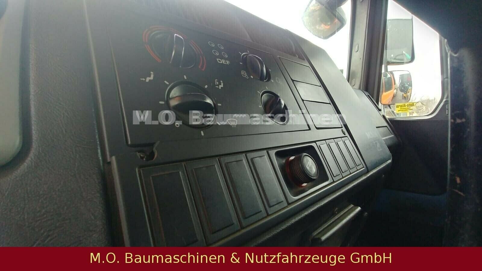 Fahrzeugabbildung MAN 26.364 / Asphahlt -Bitumenspritzer-Sprayer / 6x2