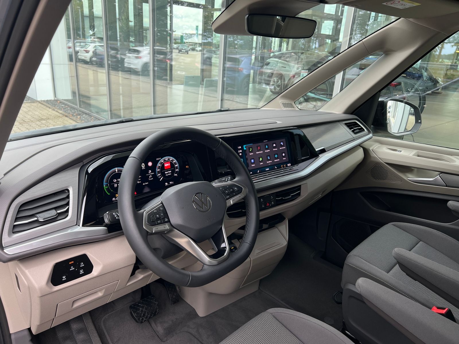 Fahrzeugabbildung Volkswagen Multivan T7 Life 1.5 TSI eHybrid 4MOTION DSG *AH