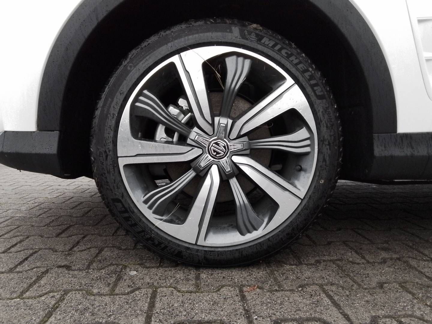 Fahrzeugabbildung MG MARVEL R PERFORMANCE AWD