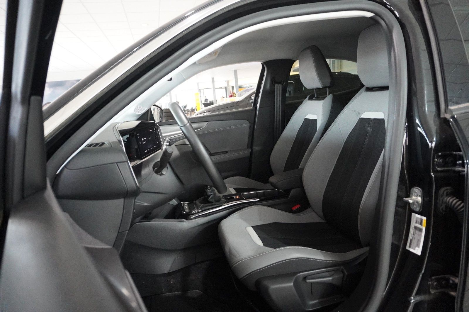 Fahrzeugabbildung Opel Mokka 1.2T ELEGANCE NAVI/LED/KAMERA/SPORT/DAB+