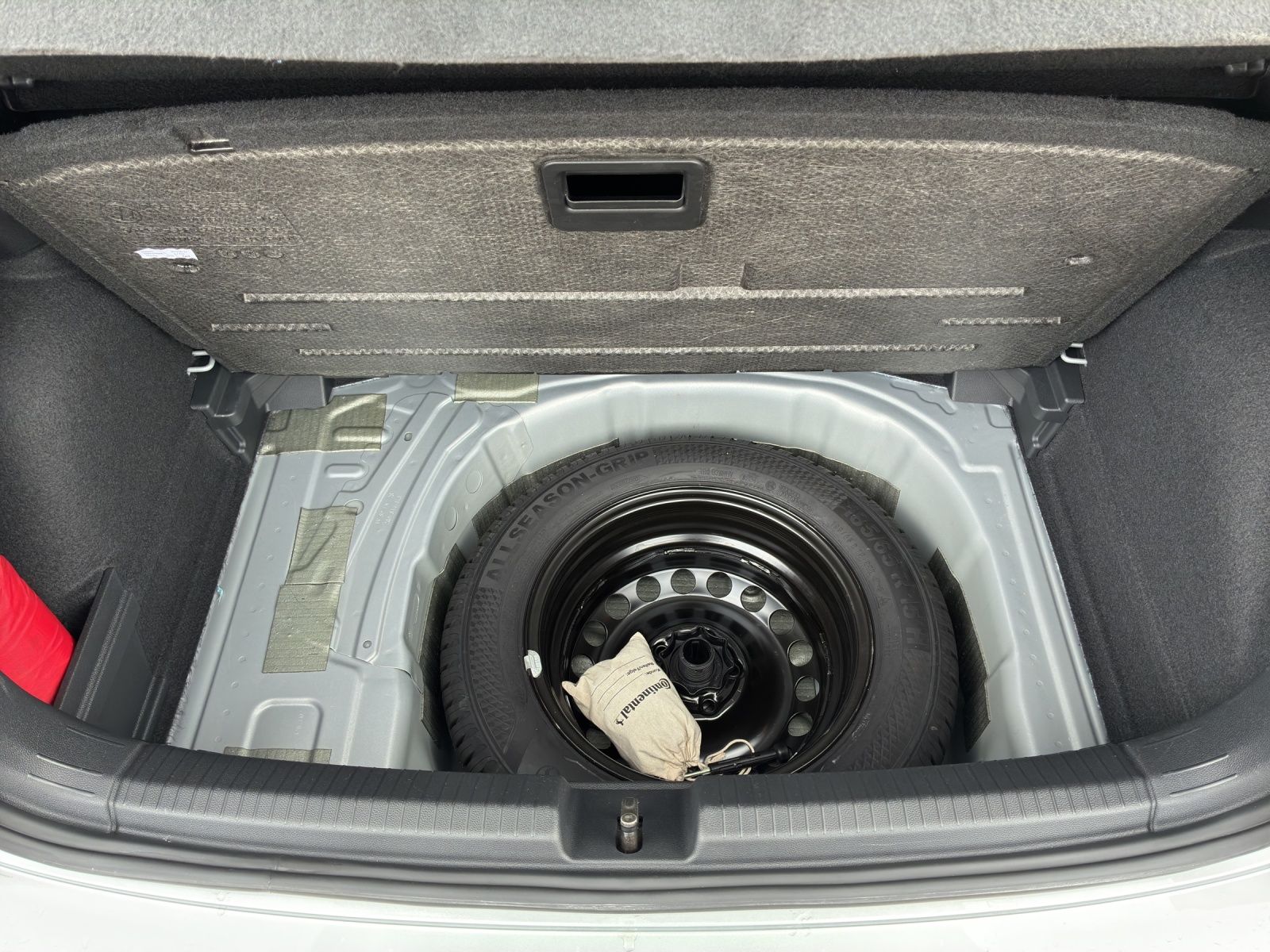 Fahrzeugabbildung Volkswagen Polo TSI Style IQ.Light Navi ACC SHZ App-Connect