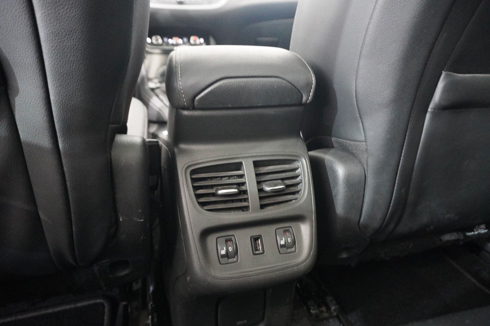 Fahrzeugabbildung Opel Grandland (X) 1.2T INNOV. NAVI/LED/KAMERA/PANO.